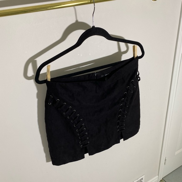 Forever 21 Black Mini Skirt - Picture 4 of 6